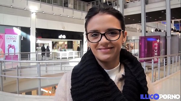 Angelica petite arabe se fait défoncer à l’insu de son copain